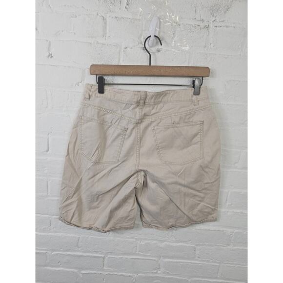 Talbots Women's High Rise Perfect Fit Shorts Flat Front Solid Cream Size 6 - Picture 2 of 4
